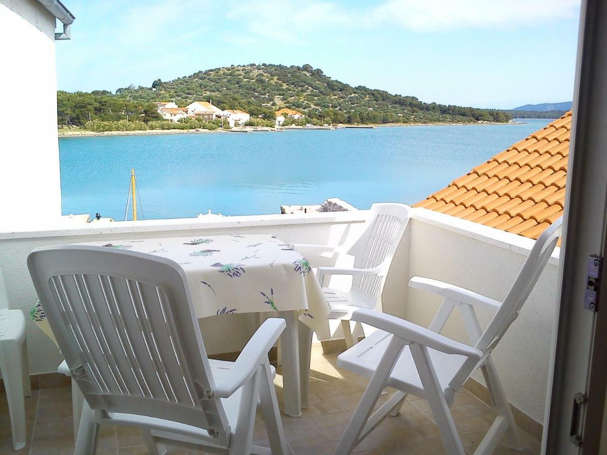 Volat Apartments Betina  Dış mekan fotoğraf